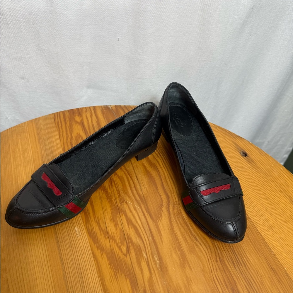 Vintage Gucci web accent black leather loafers